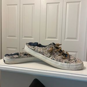 Sperry women’s mermaid slip on shoe. Good used condition. Size 9